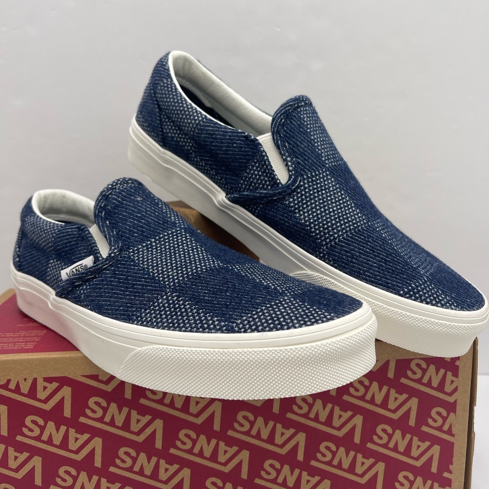 Vans WMNS Classic Slip-On
Denim Check Navy
VN0A2Z41NVY Classic Slip-On Sneakers - Picture 4 of 16